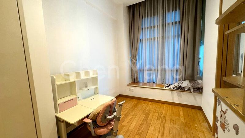 4 Bed Condo for Sale in  Nouvel 18 - Image 9